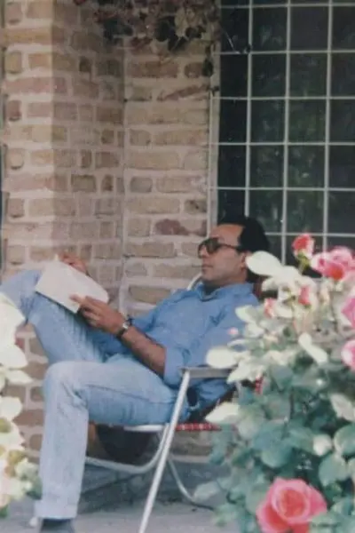 Abbas Kiarostami devant sa maison © D.R.