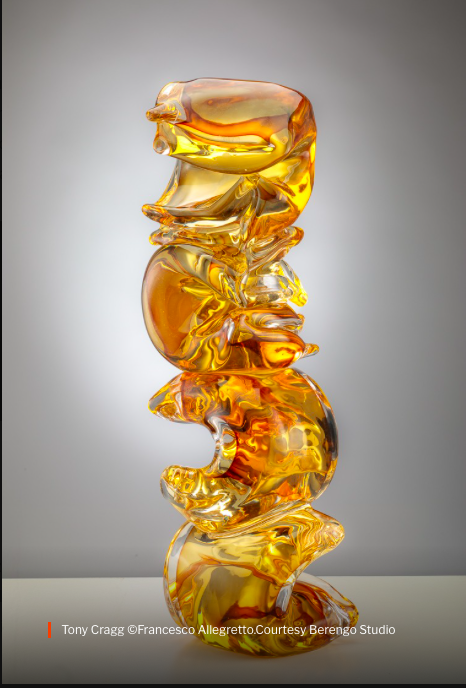 Il Negozio Olivetti di Venezia ospita la mostra Tony Cragg. Le forme del vetro, aperta la pubblico dal 18 aprile al 1 settembre