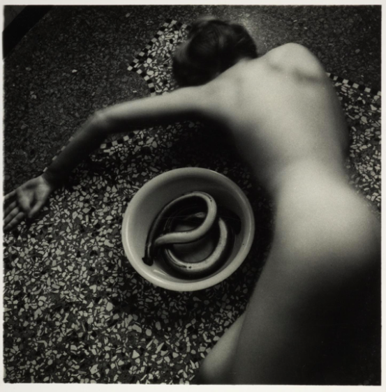 Lo JUS Museum di Napoli ospita una mostra fotografica su FRANCESCA WOODMAN, aperta dal 31 ottobre al 30 novembre