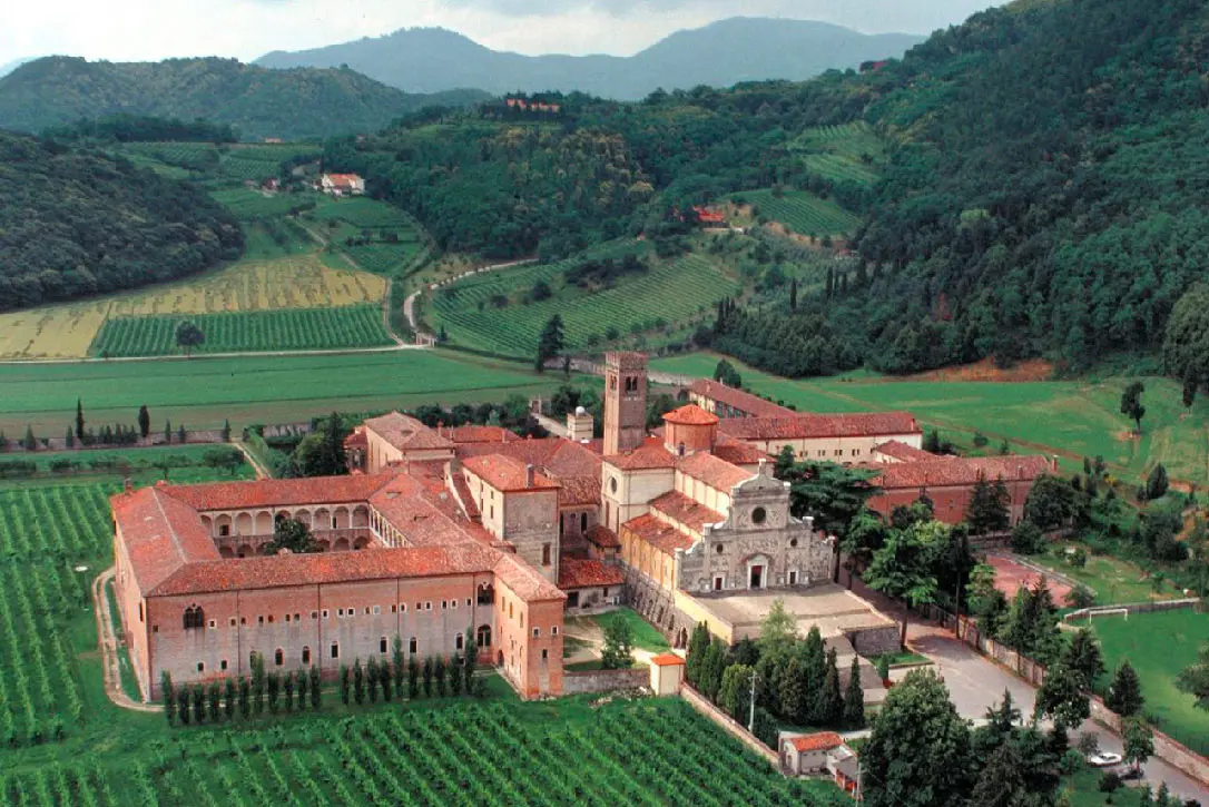 Abbazia di Praglia scienza e spiritualità. Dall'osservatorio astronomico all'ospitalità, l'abbazia benedettina è un punto di riferimento unico