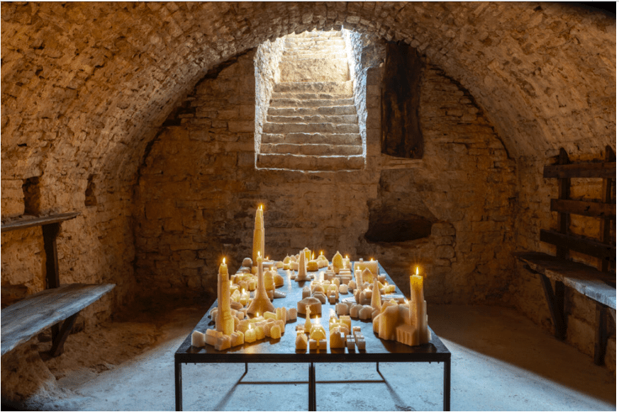 La Rocca Maggiore di Assisi ospita la mostra di CARLOS GARAICOA. Ascoltare il volo degli uccelli, fino al 6 ottobre