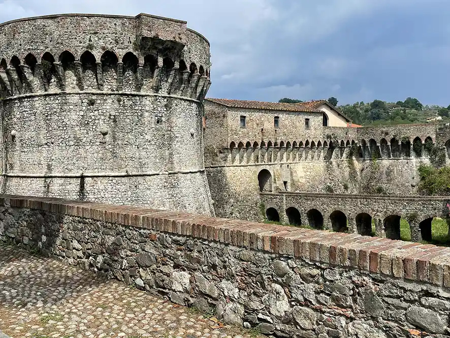 Mostra Nazionale dell'Antiquariato Sarzana, 9-18 agosto 2024. Scopri arte e storia alla Fortezza Firmafede.