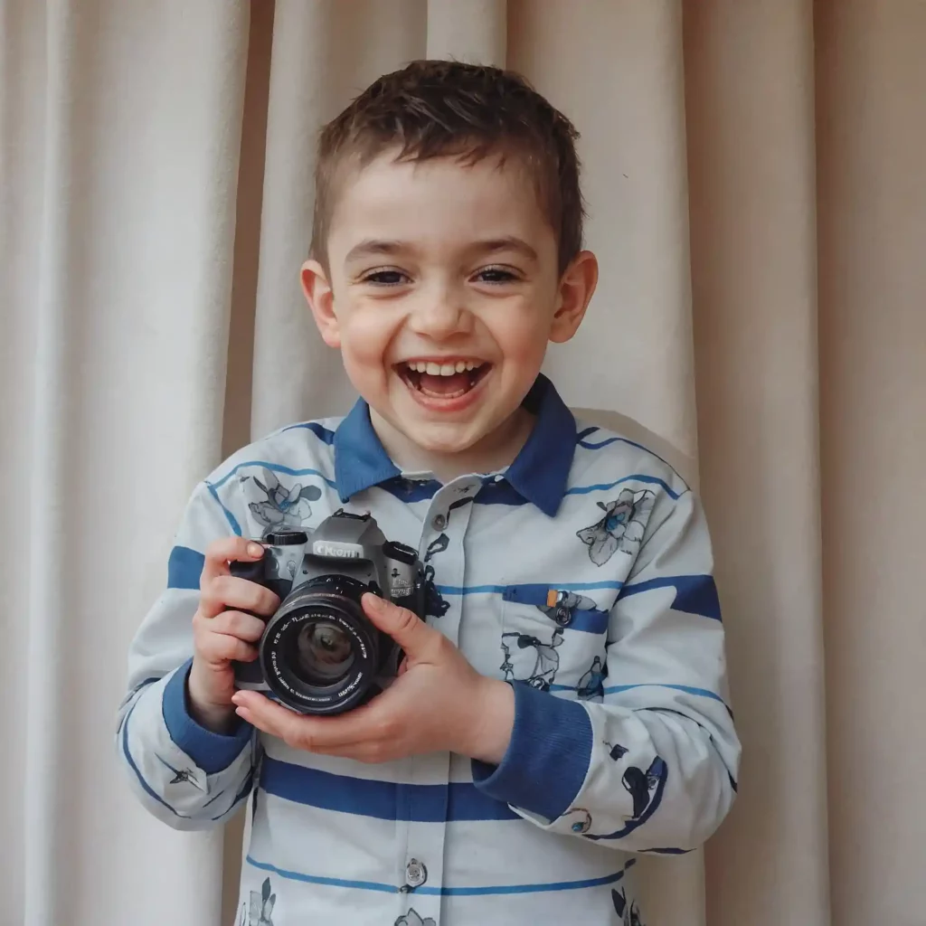 Fotografia e bambini: a che età iniziare. Scopri l'età ideale per iniziare e i numerosi benefici dello scattare foto per i più piccoli.