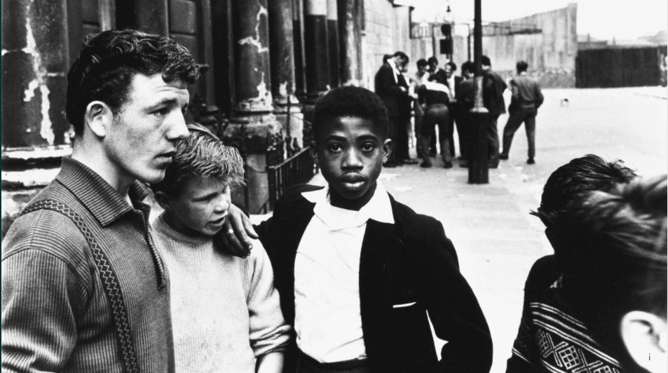 The Denise Coates Exhibition Galleries di Londra ospita la mostra fotografica ROGER MAYNE. Youth, fino al 1 settembre