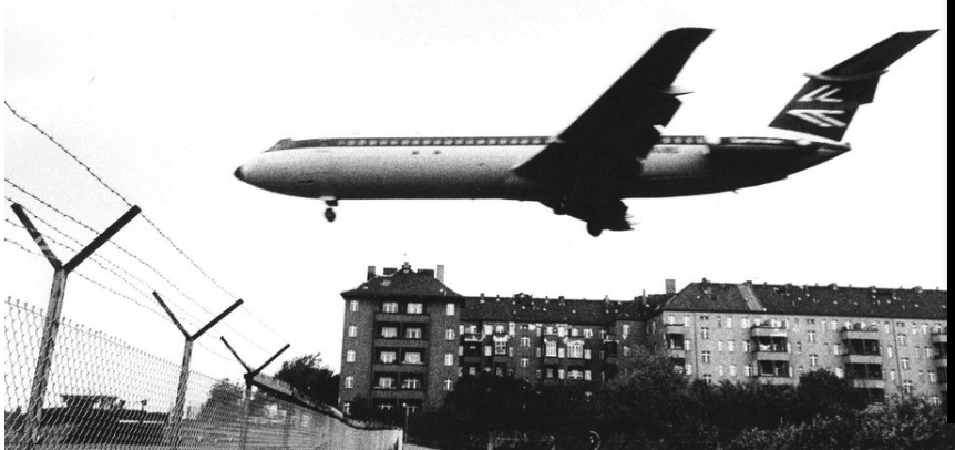 Sammlung Fotografie di Berlino ospita la mostra fotografica RENATE VON MANGOLDT: Berlin Revisited ZeitSprünge 1972–1987 / 2021–2023 