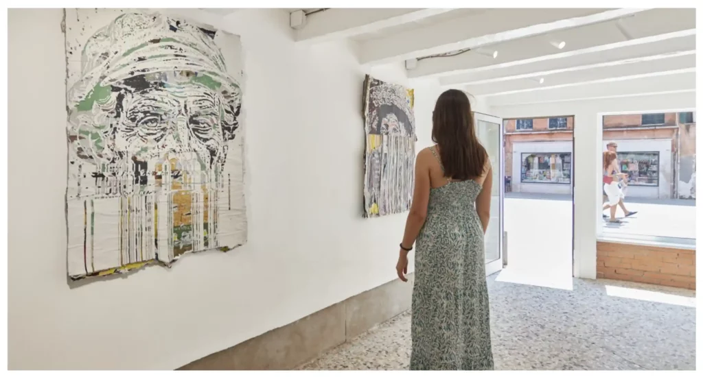 Mostra Vhils Venezia dal 26 luglio 2024. Esplora la città attraverso l'arte della sottrazione con "Glitch" alla Magma Gallery.