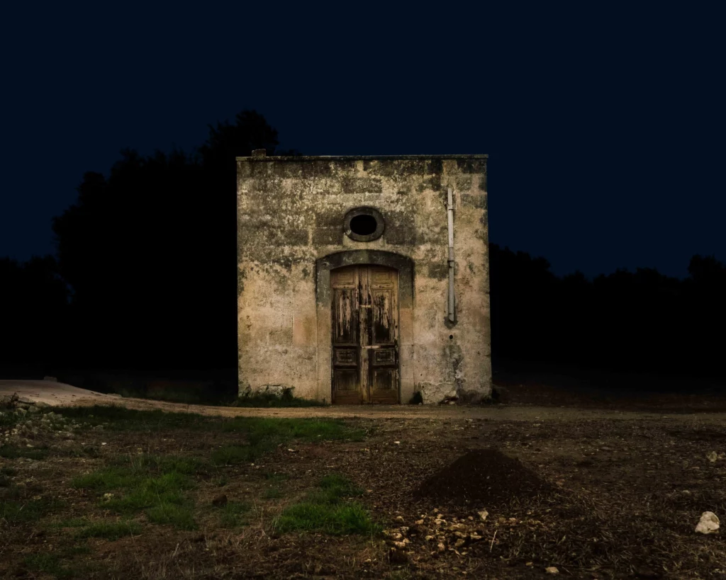 Lamie di Claudio Palma: Una mostra fotografica a Ostuni sulla fragilità ambientale causata dalla Xylella, dal 23 agosto al 20 settembre 2024.