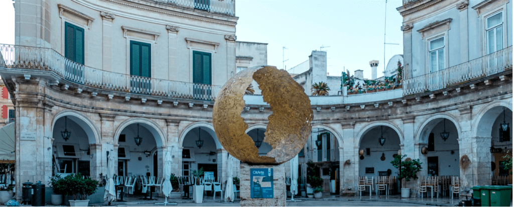 MARTINA FRANCA di Taranto ospita lungo le sue vie la mostra ANDREA ROGGI. Radici di umanità, fino al 30 aprile 2025