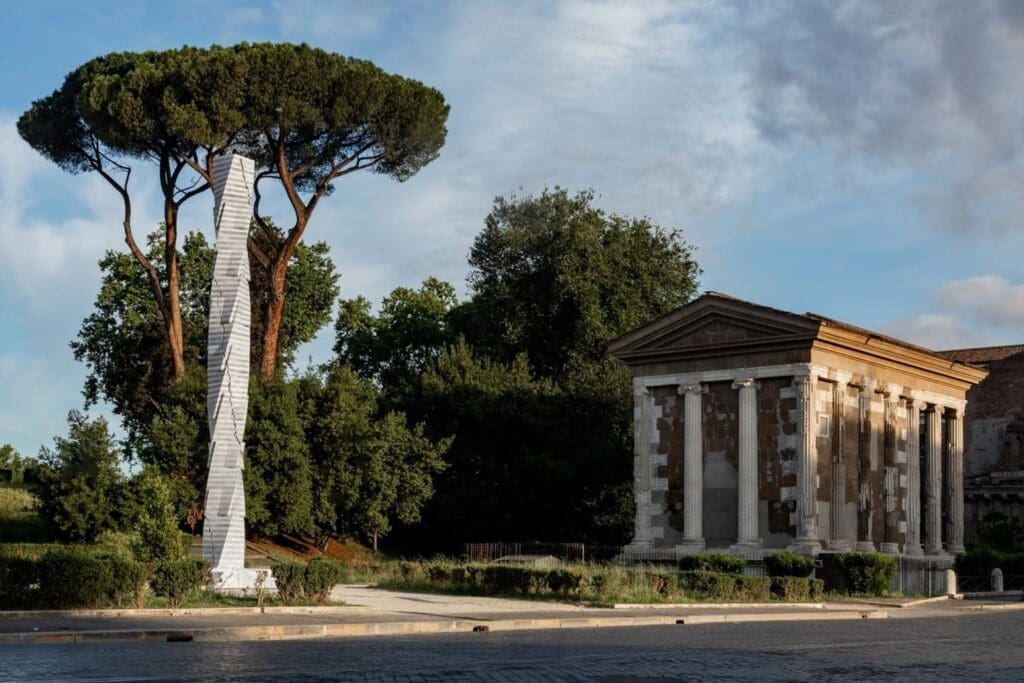 Park Eun Sun Colonne Infinite: Sculture monumentali a Roma tra Parco del Colosseo e Bocca della Verità fino al 30 settembre 2024.