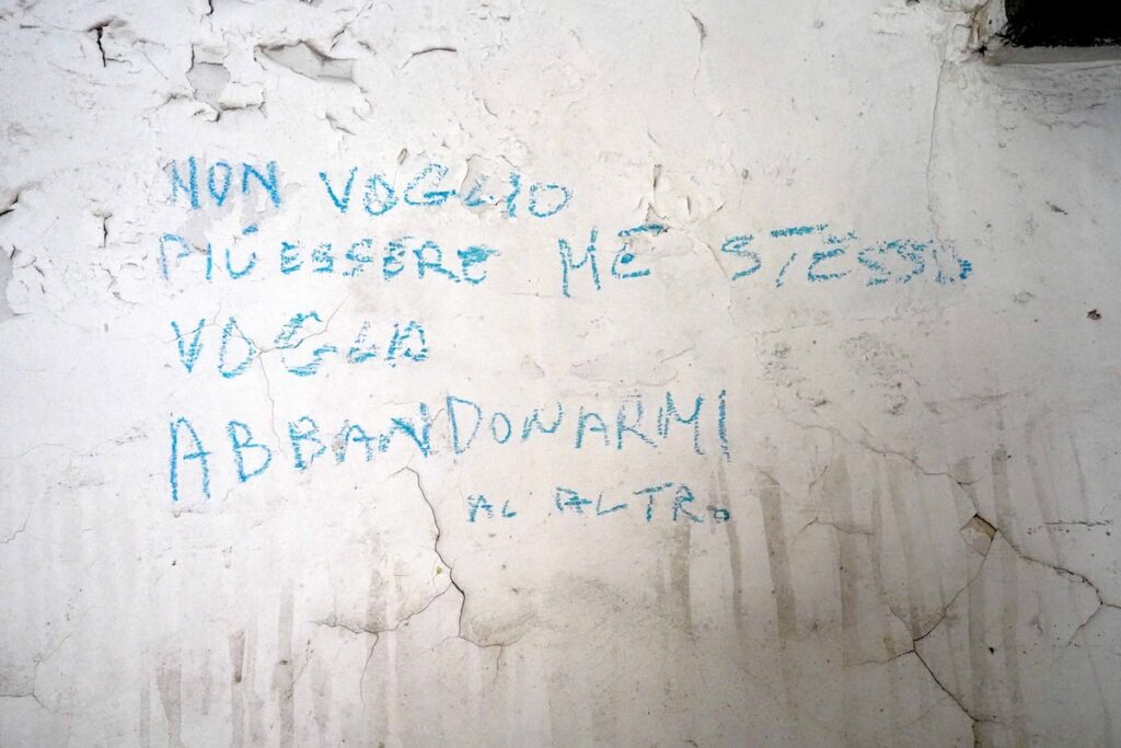 IOSONOVULNERABILE mostra Parigi celebra la vulnerabilità umana con arte transdisciplinare dal 3 ottobre al 29 novembre 2024.