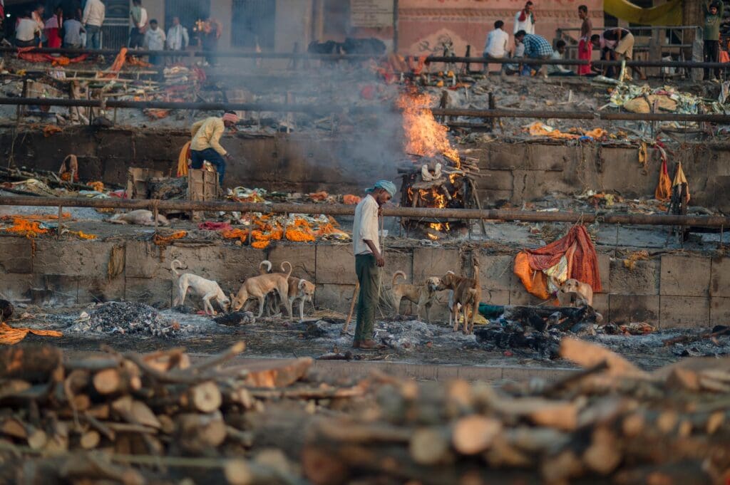 Ivana Sunjic. Reborn - Through India To My Soul. Mostra con 80 scatti per raccontare rinascita, vita e morte nella capitale spirituale